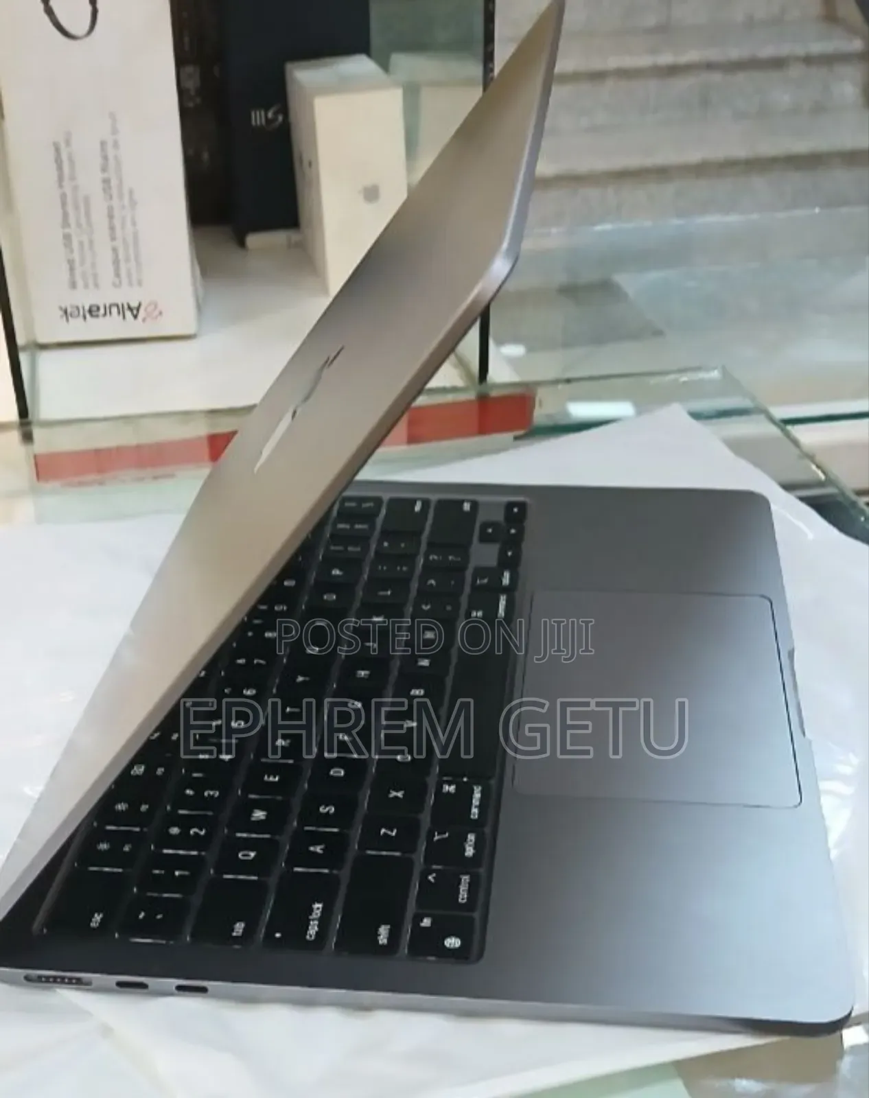 New Laptop Apple MacBook Air 2022 M2 8GB Apple M2 SSD 256GB