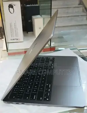 New Laptop Apple MacBook Air 2022 M2 8GB Apple M2 SSD 256GB