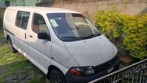 Toyota HiAce 2005 White