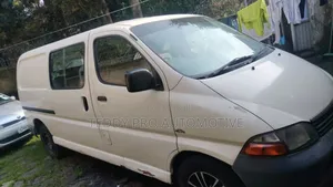Toyota HiAce 2005 White