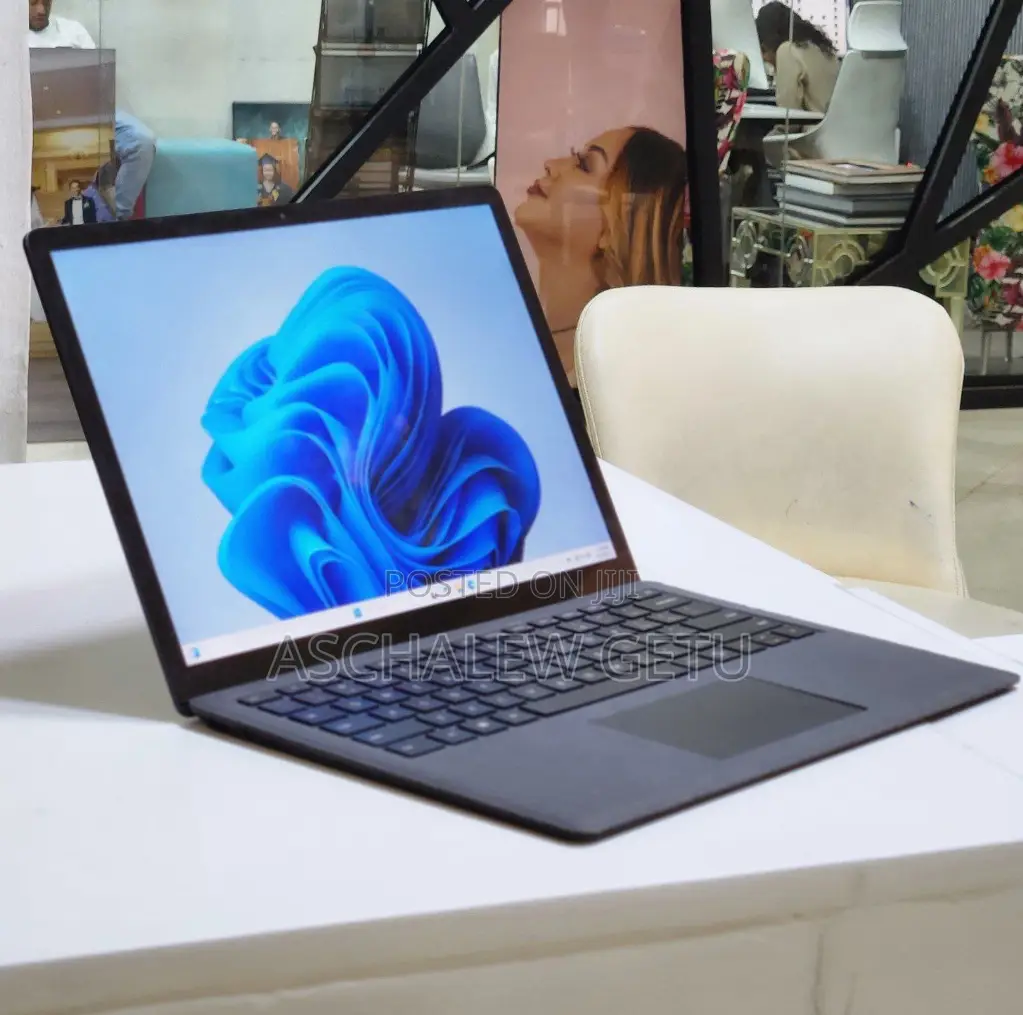 New Laptop Microsoft Surface 16GB Intel Core I7 SSD 512GB