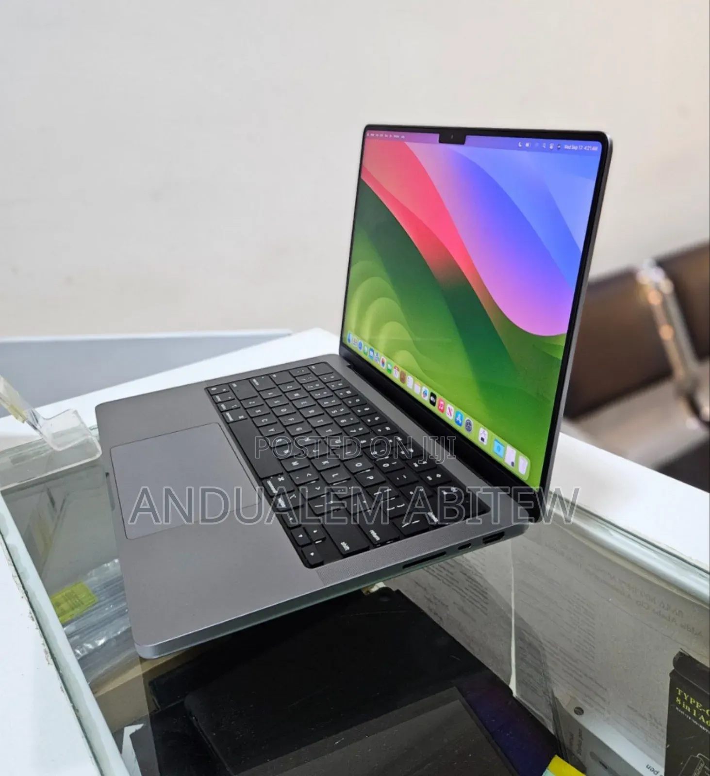 New Laptop Apple MacBook Pro 2021 M1 16GB Apple M1 Pro SSD 512GB