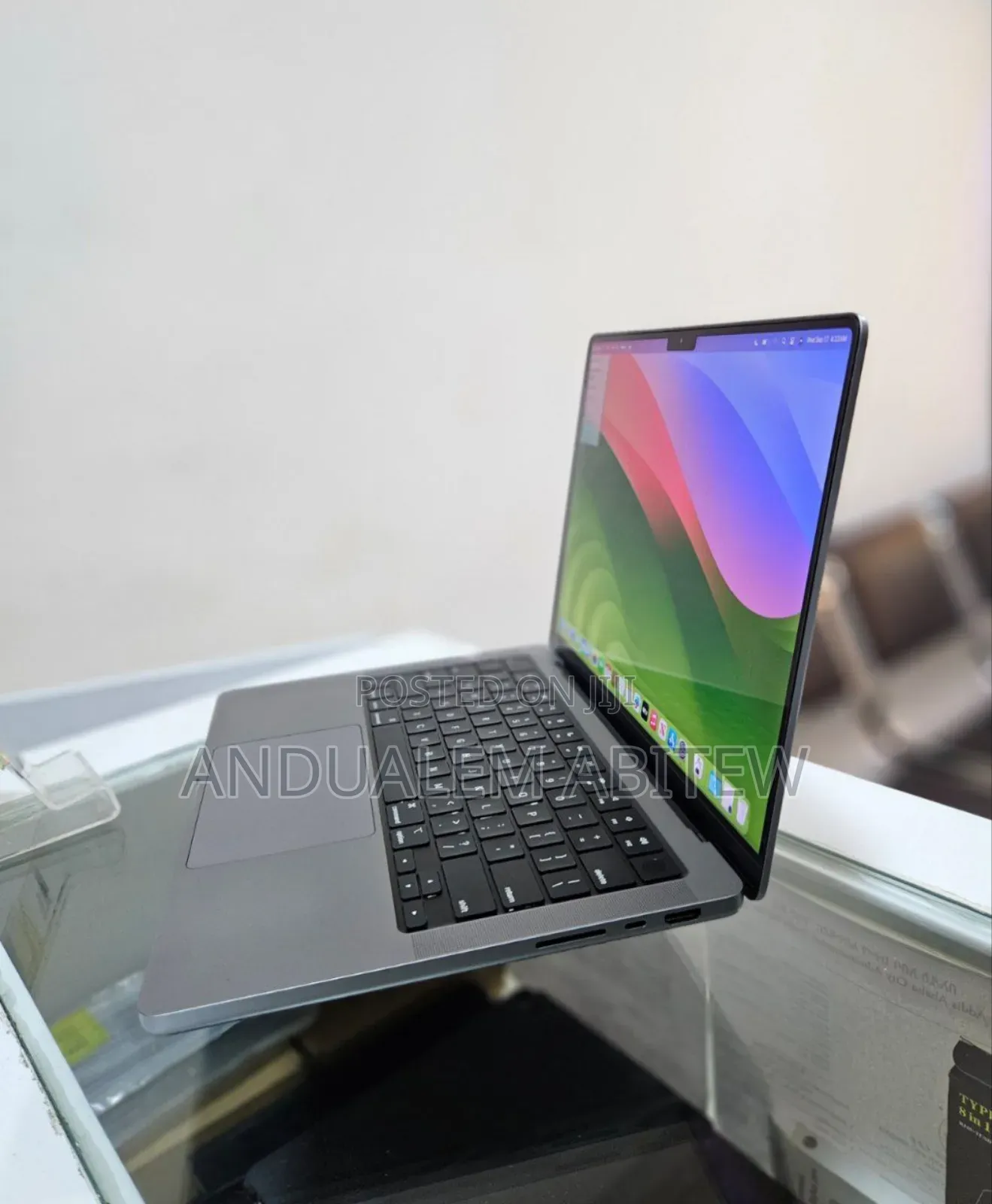 New Laptop Apple MacBook Pro 2021 M1 16GB Apple M1 Pro SSD 512GB