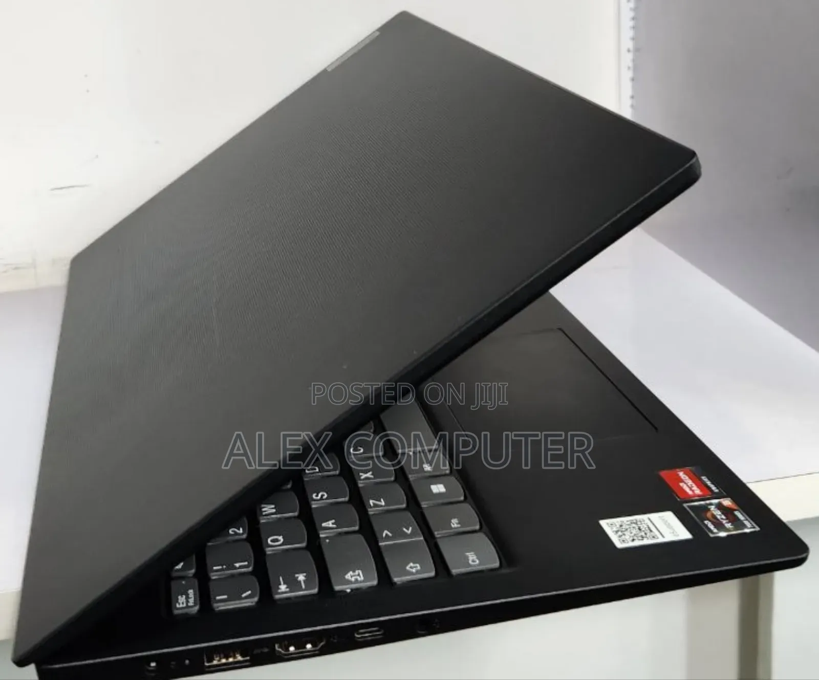 New Laptop Lenovo V15 8GB AMD Ryzen 3 SSD 256GB