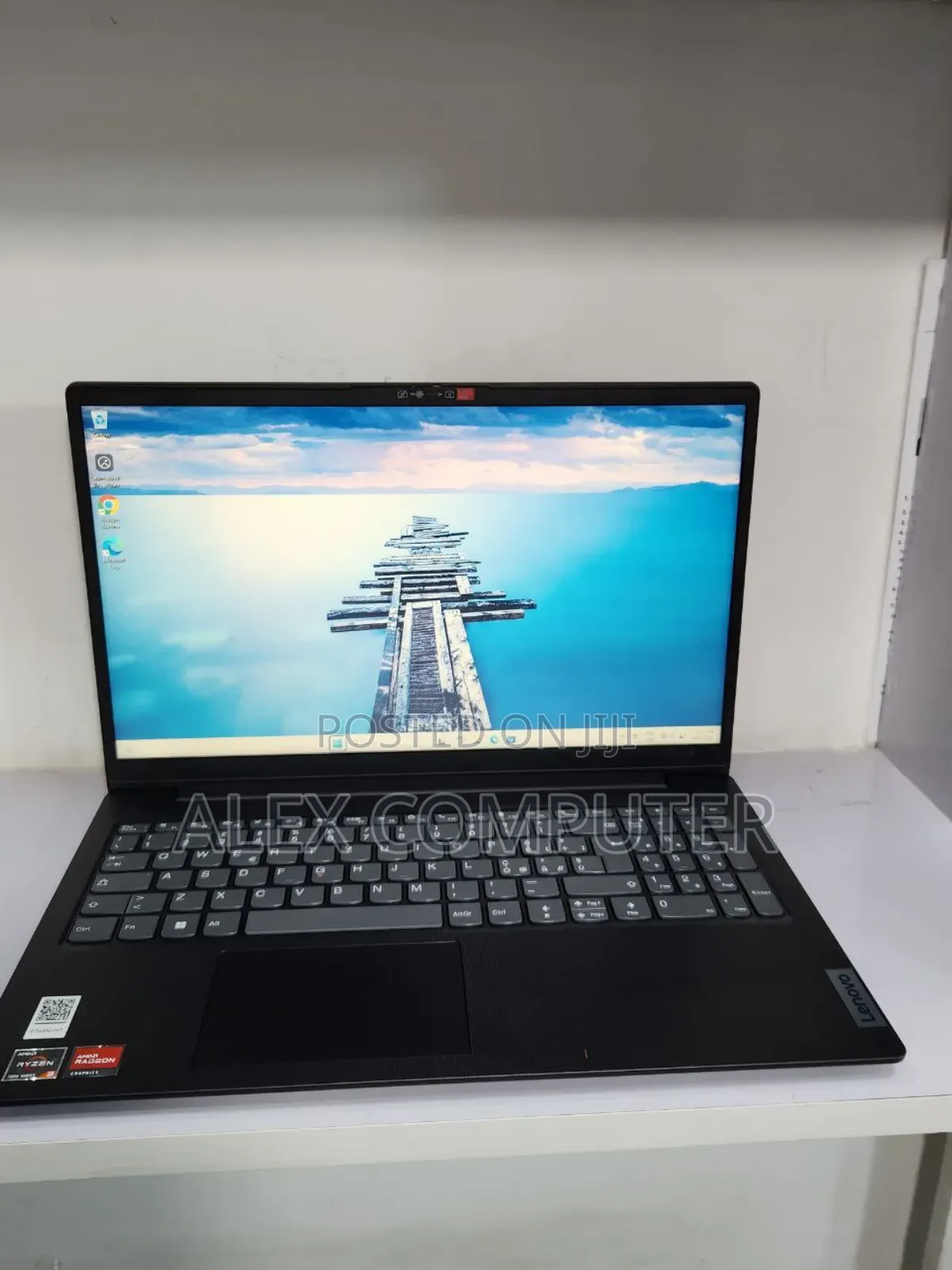 New Laptop Lenovo V15 8GB AMD Ryzen 3 SSD 256GB