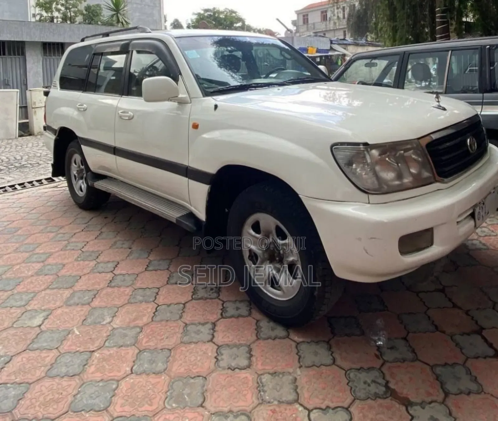 Toyota Land Cruiser 2002 White