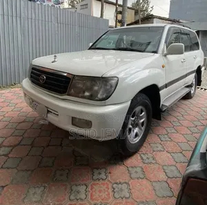 Photo - Toyota Land Cruiser 2002 White