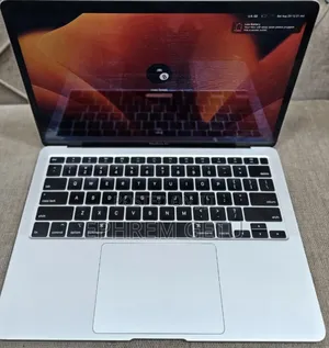 New Laptop Apple MacBook 2020 8GB Intel Core I5 SSD 256GB