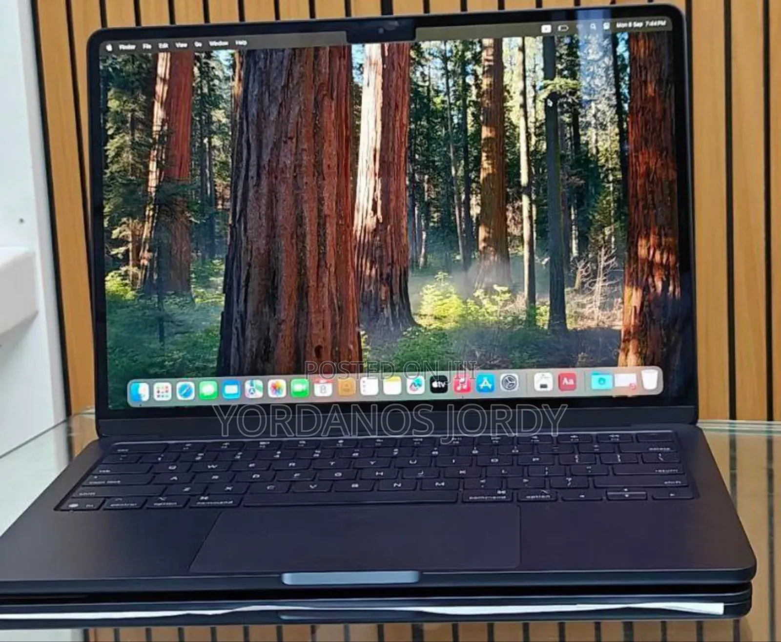 New Laptop Apple MacBook Air 2025 M4 13-Inch 16GB Apple M4 SSD 256GB