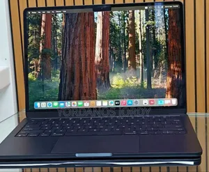 Photo - New Laptop Apple MacBook Air 2025 M4 13-Inch 16GB Apple M4 SSD 256GB