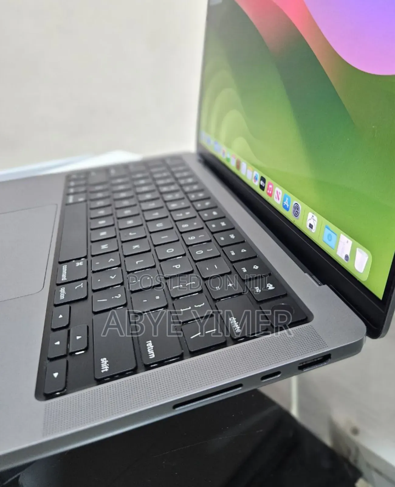 New Laptop Apple MacBook Pro M1 16GB Apple M1 SSD 512GB