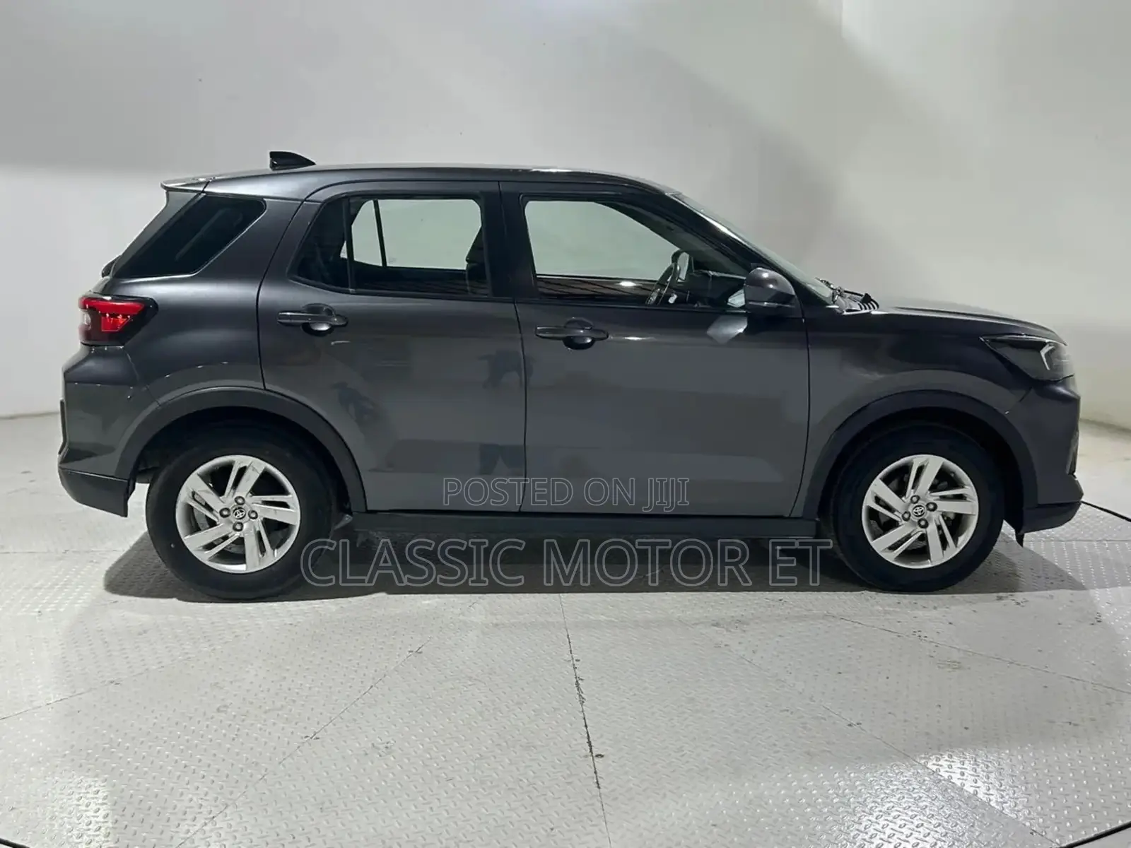 New Toyota Raize 1.0 AWD 2023 Gray