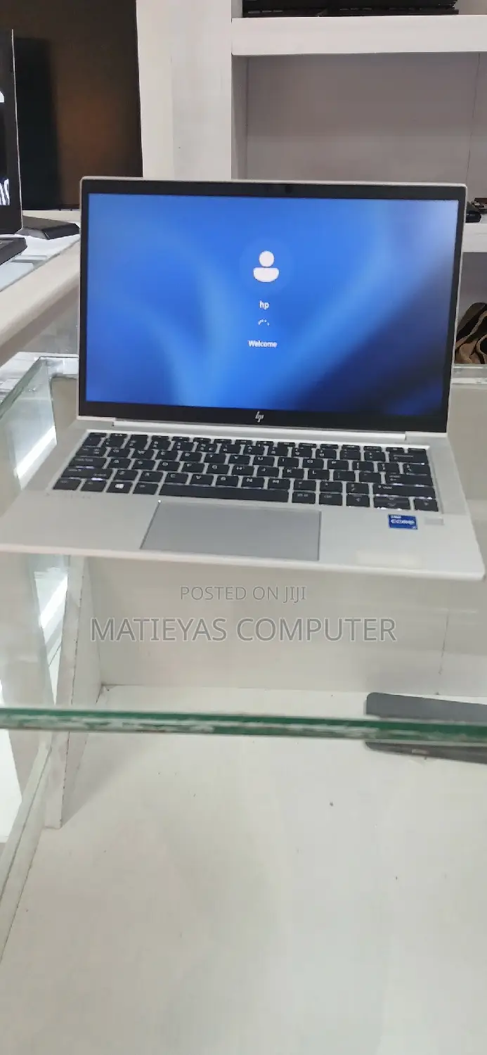 New Laptop HP EliteBook 830 G8 16GB Intel Core I7 SSD 1T