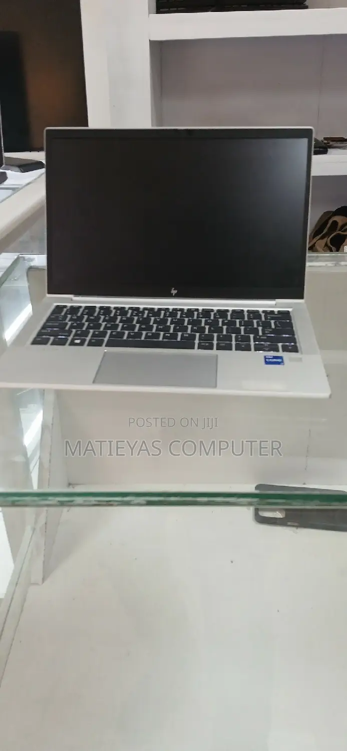 New Laptop HP EliteBook 830 G8 16GB Intel Core I7 SSD 1T