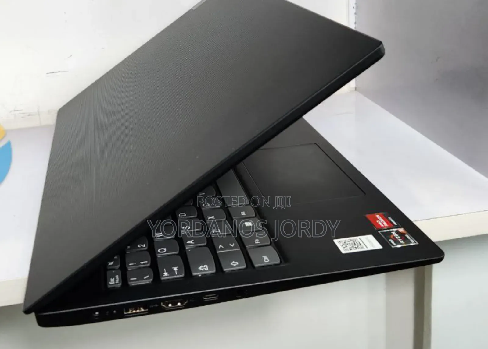 New Laptop Lenovo V15 8GB AMD Ryzen 3 SSD 256GB