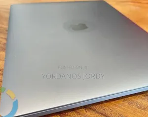 Photo - New Laptop Apple MacBook Pro 2017 16GB Intel Core I7 SSD 1T