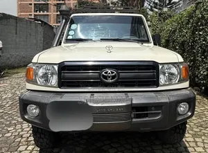 Photo - Toyota Land Cruiser 2019 White