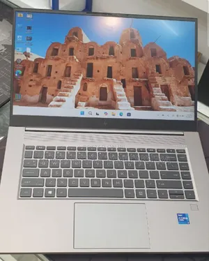 New Laptop HP ZBook Firefly G8 16GB Intel Core I7 SSD 512GB