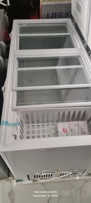 Chest Freezers 520-L Deliver