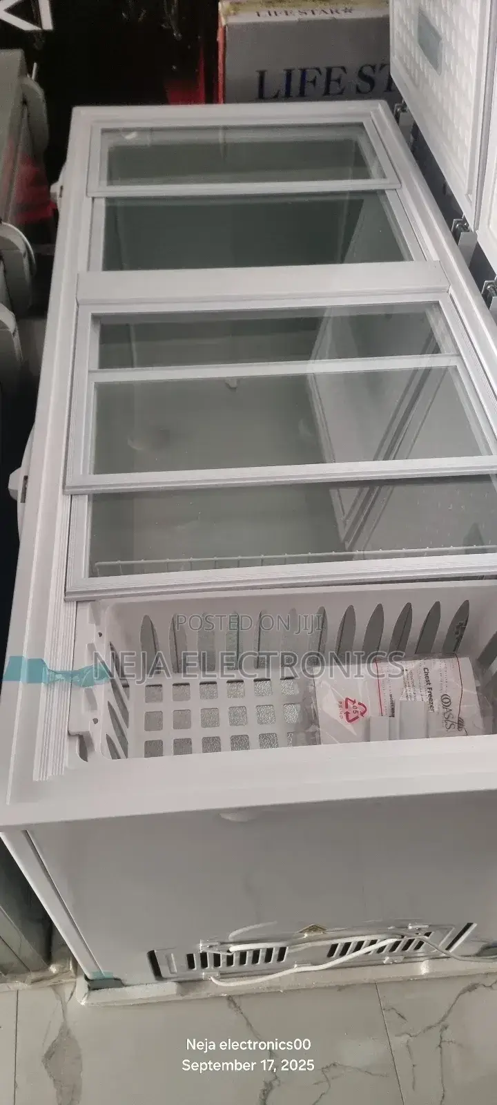 Chest Freezers 520-L Deliver