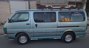 Photo - Toyota Hilux 2001 Silver