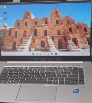 New Laptop HP ZBook Firefly G8 16GB Intel Core I7 SSD 512GB