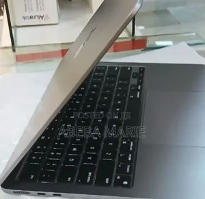 Photo - New Laptop Apple MacBook Air 2023 M2 16GB Apple M3 SSD 256GB