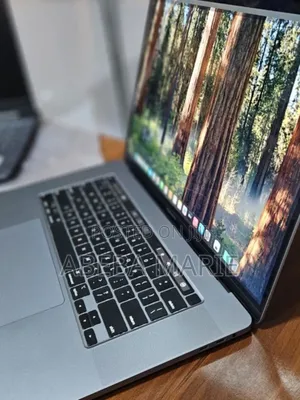 Photo - New Laptop Apple MacBook Pro 2019 16GB Intel Core I9 SSD 512GB