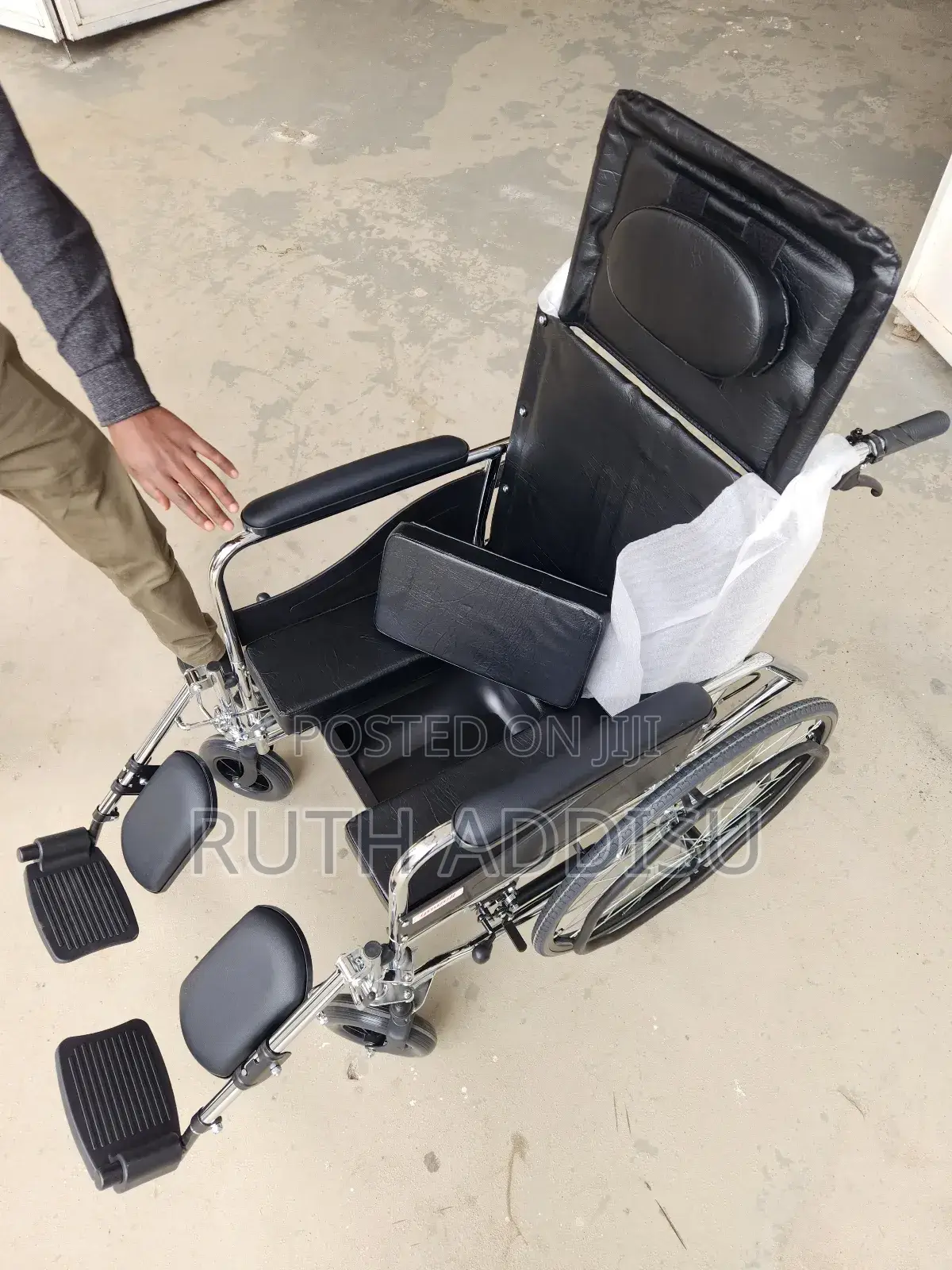 Wheelchair in Ethiopia. Medical Equipment With Toilet永不wheelchair New