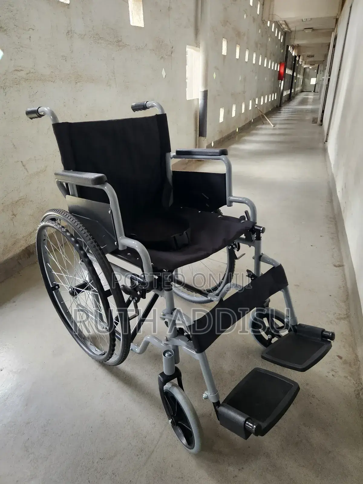 Manual Wheelchair Suitable for the Ealderly and Patients Welcher