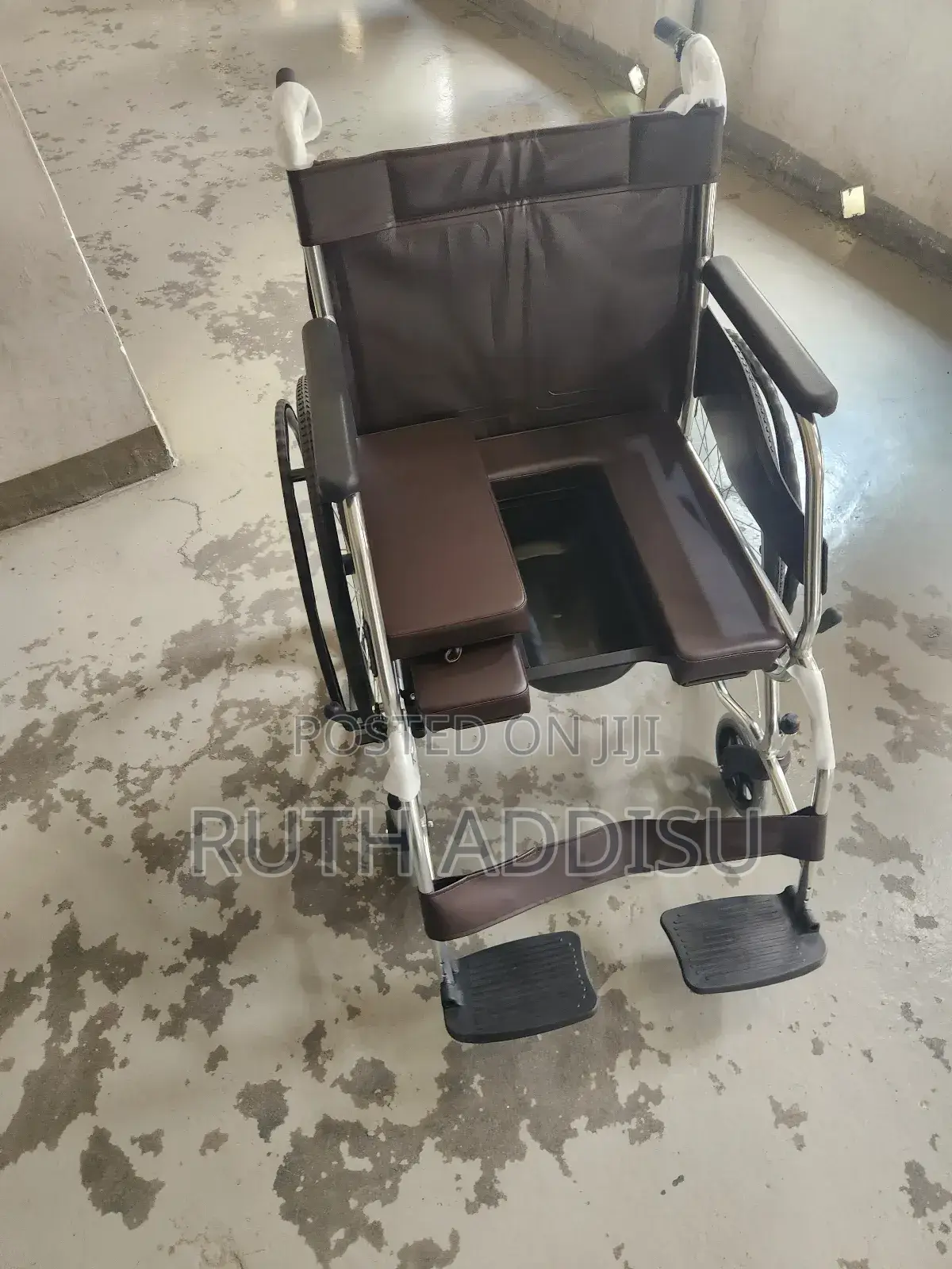 Ultra Light Wheelchair/Transport Wheelchair庭院wheelchair Commode New