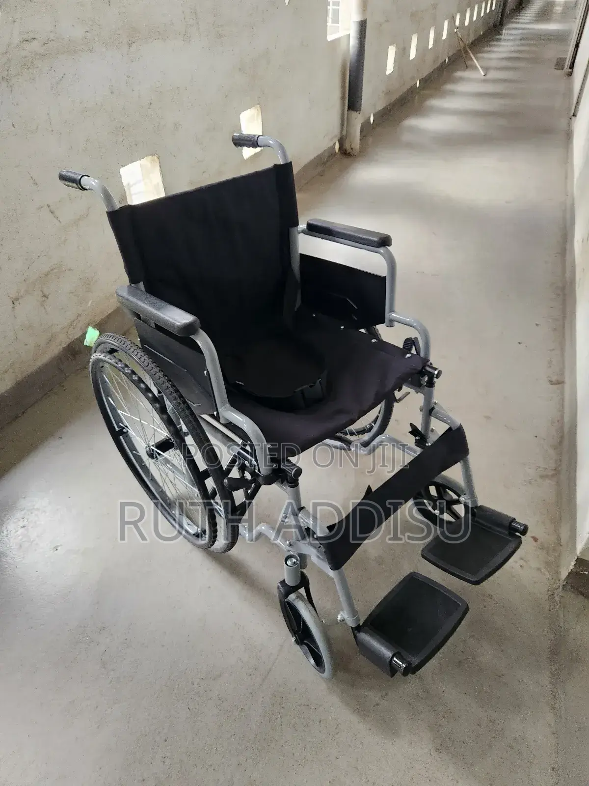Almunium Wheelchair;Take Care of Your Looks Appearance Wheelchair New