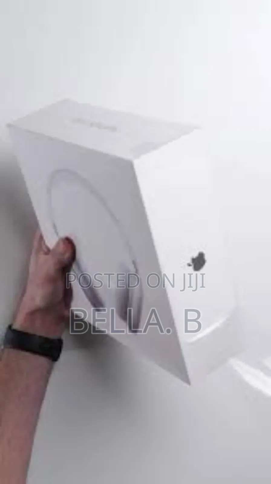 Brand New Airpod Max Headset: Seamless Siri Integration.