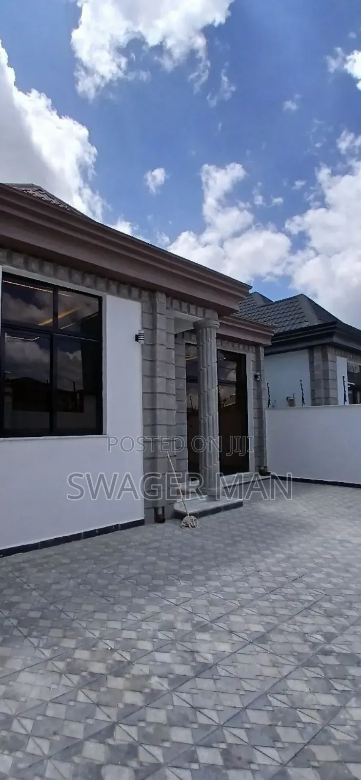 Furnished 5bdrm Villa in Ayat, Yeka for sale