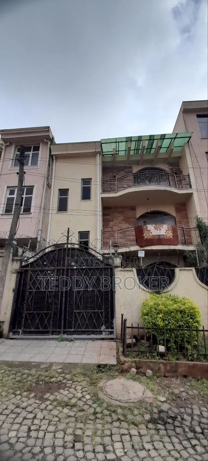 5bdrm House in Lebu, Nifas Silk-Lafto for sale