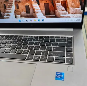 New Laptop HP ZBook Firefly G8 16GB Intel Core I7 SSD 512GB