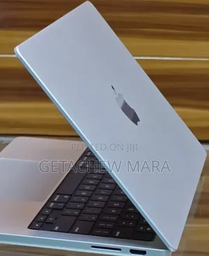 New Laptop Apple MacBook Pro M1 8GB Intel SSD 512GB