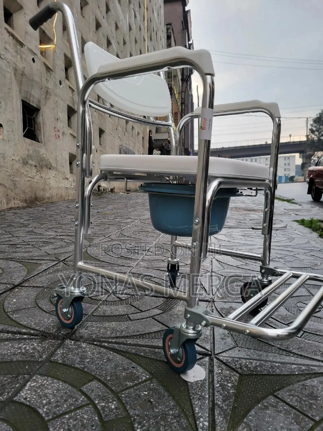 Commode Bucket品፬a Seat With an Opening for Toileting፼回transport Beside