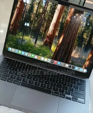 Photo - New Laptop Apple MacBook Air 2022 M2 8GB Intel Core i7 SSD 256GB