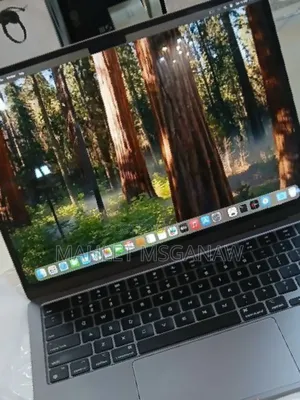 New Laptop Apple MacBook Air 2022 M2 8GB Intel Core i7 SSD 256GB