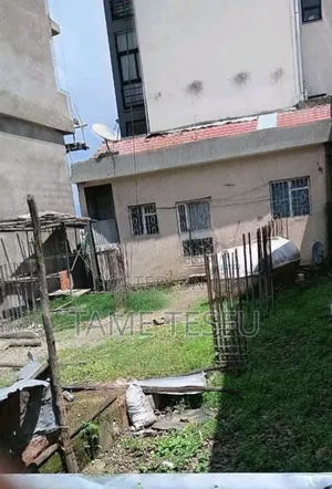 2bdrm House in Semit 2.7ባንክ ያለበት, Bole for sale