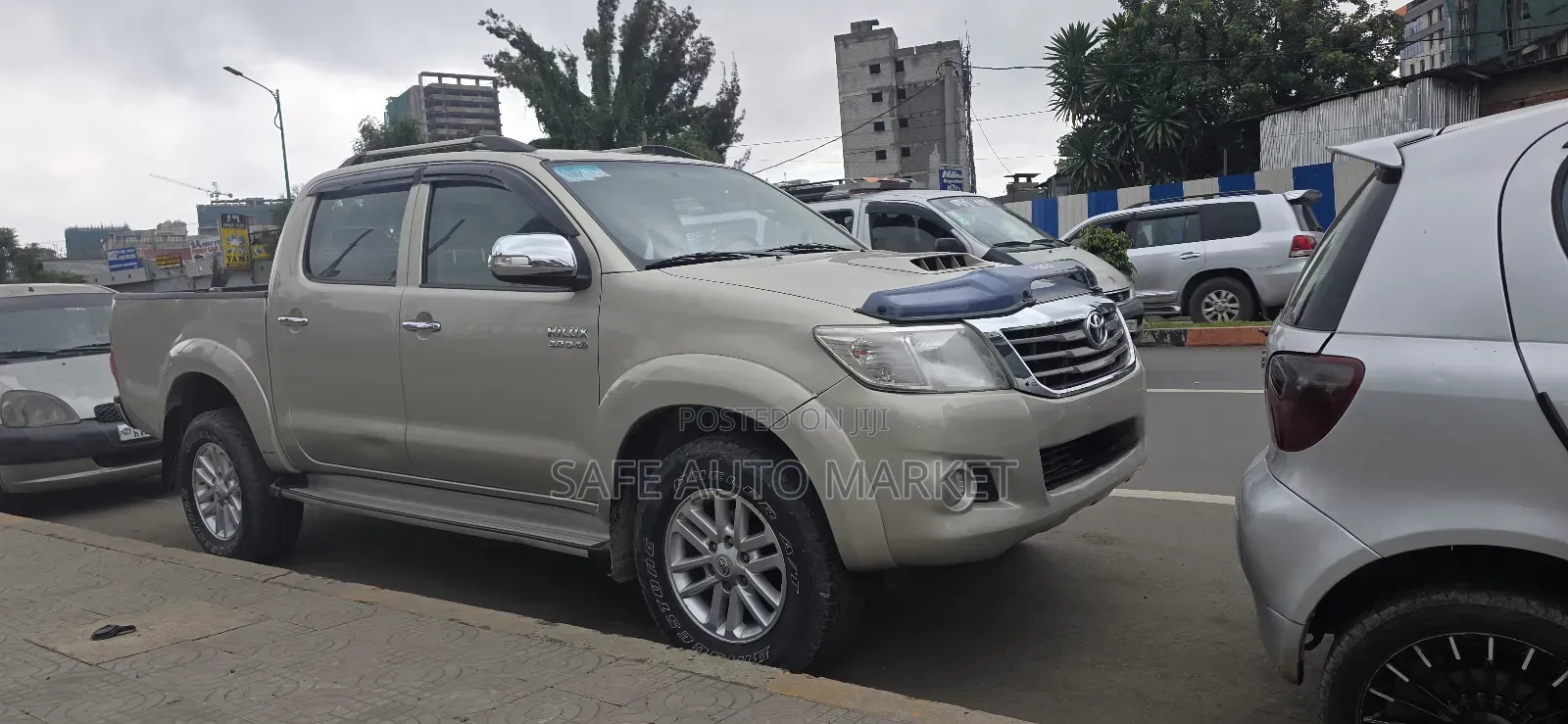 Toyota Hilux 3.0 D-4D 4x4 2014 Gold