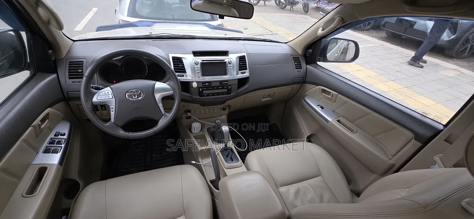 Toyota Hilux 3.0 D-4D 4x4 2014 Gold