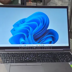 New Laptop HP ZBook Firefly 16 G10 32GB Intel Core I7 SSD 1T