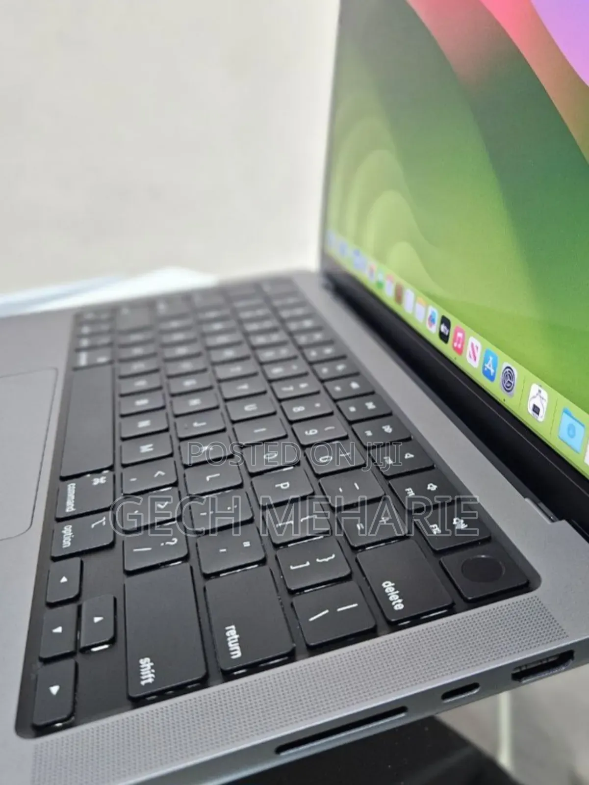 New Laptop Apple MacBook Pro 2020 M1 16GB Apple M1 Pro SSD 512GB