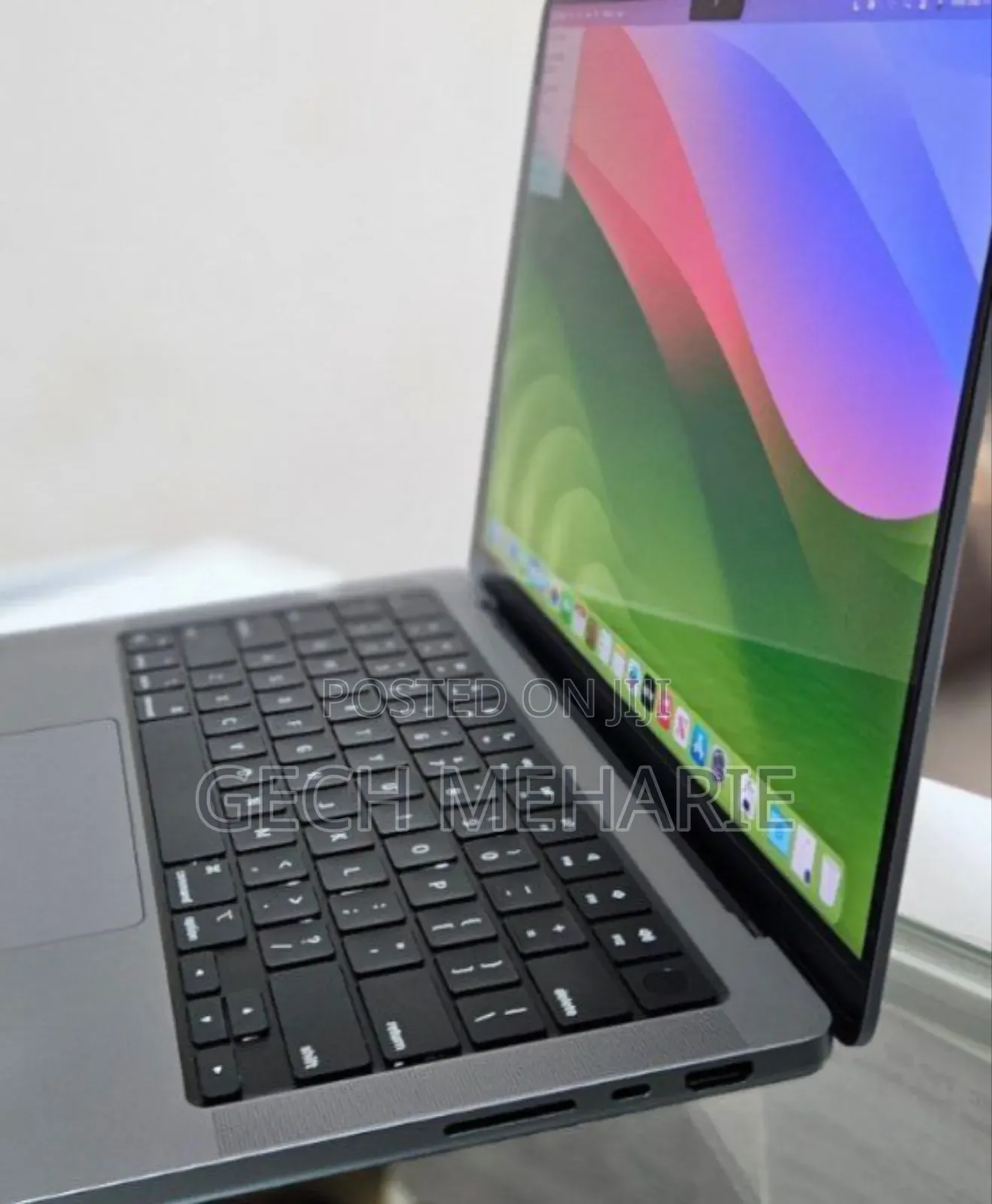 New Laptop Apple MacBook Pro 2020 M1 16GB Apple M1 Pro SSD 512GB