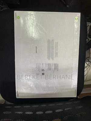 Photo - New Laptop Apple MacBook Air 2023 M2 8GB Intel Core M2 SSD 256GB