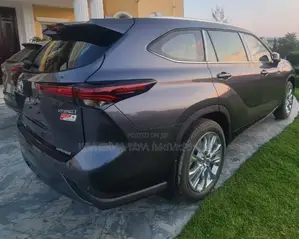 New Toyota Highlander Hybrid 2024 Matt Black