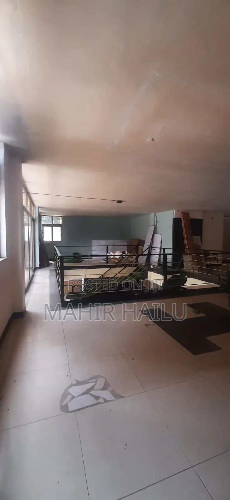 ግራውንድ ላይ ነው