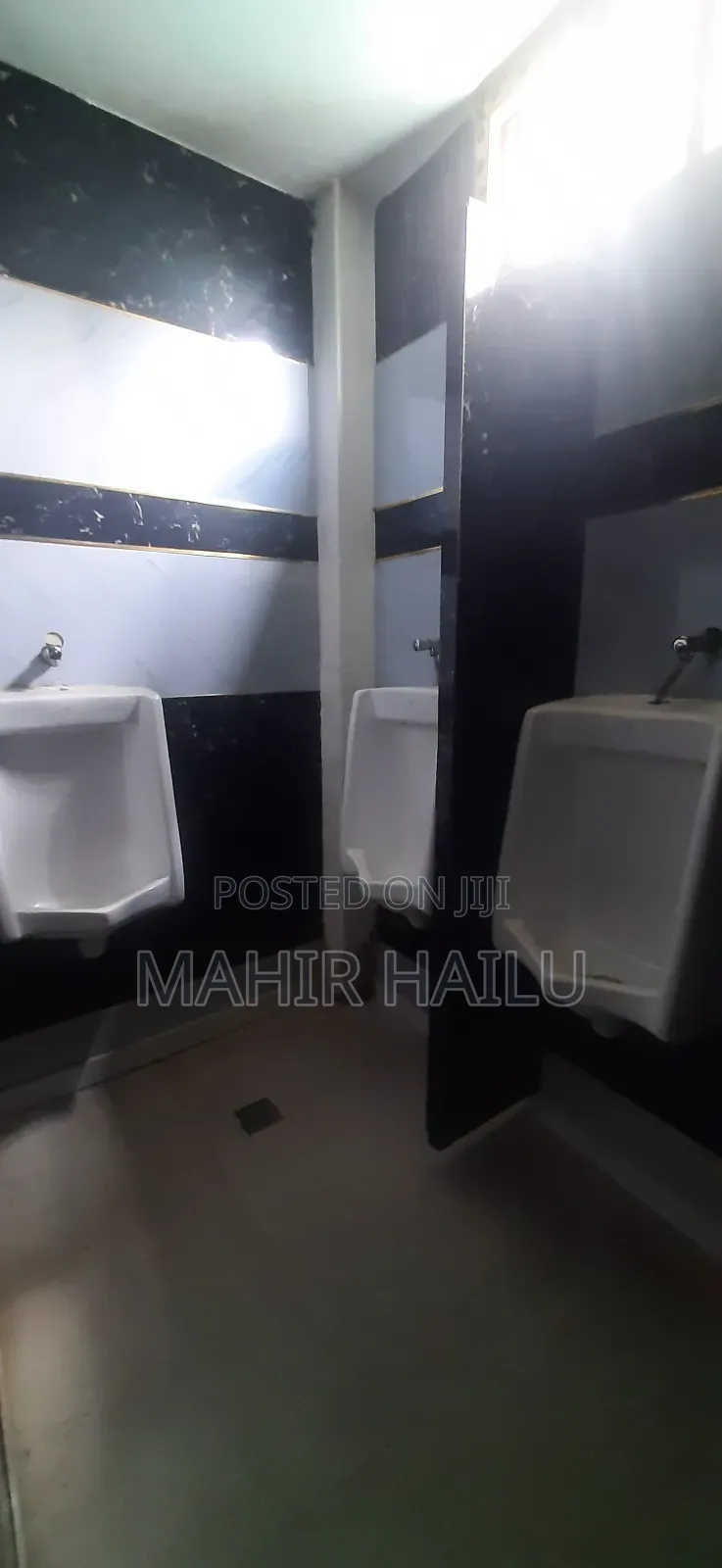 ግራውንድ ላይ ነው